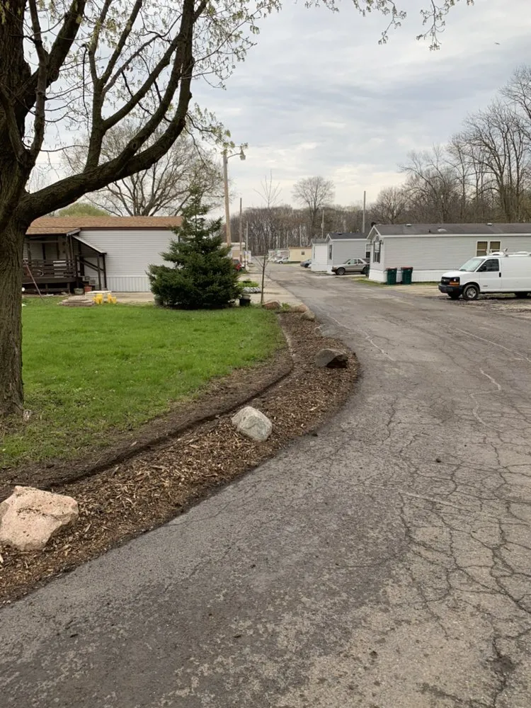 Professional garden landscaping experts serving Oak Creek, WI - Sosa Seasonal Services