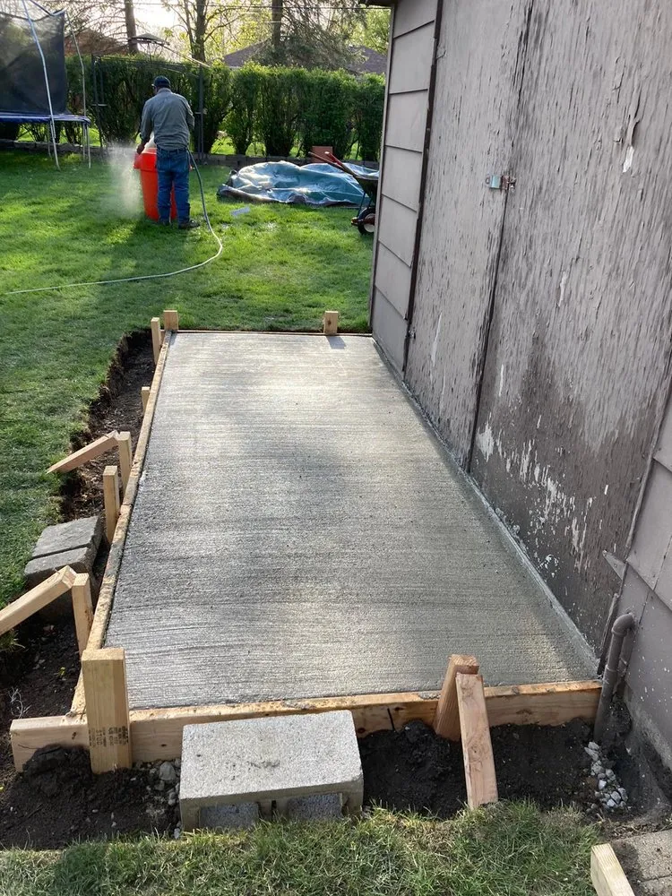 Affordable yard maintenance for year-round maintenance in Glenview, IL by Sotelo's Tree & Lawn Care