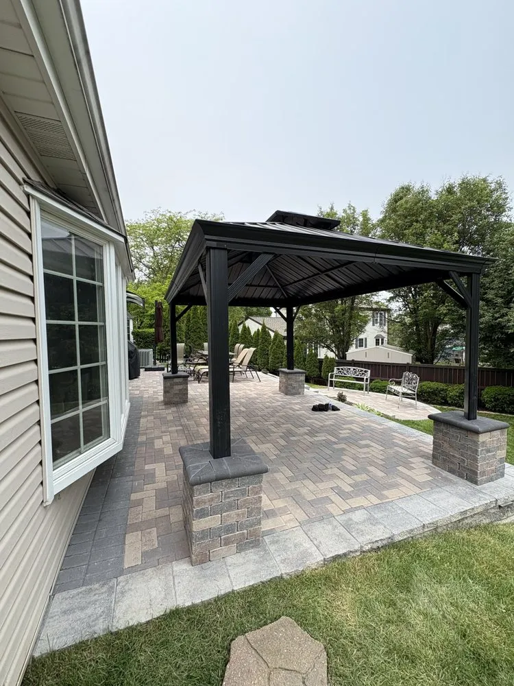 Local lawn care service in Glendale Heights, IL by Soto Landscaping & Paving