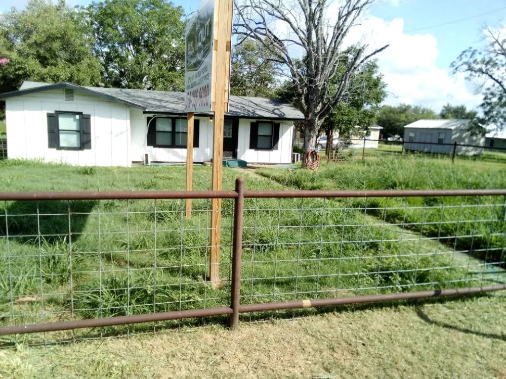 Reliable residential landscaping experts serving Floresville, TX - South Cross Pro Mowing Service