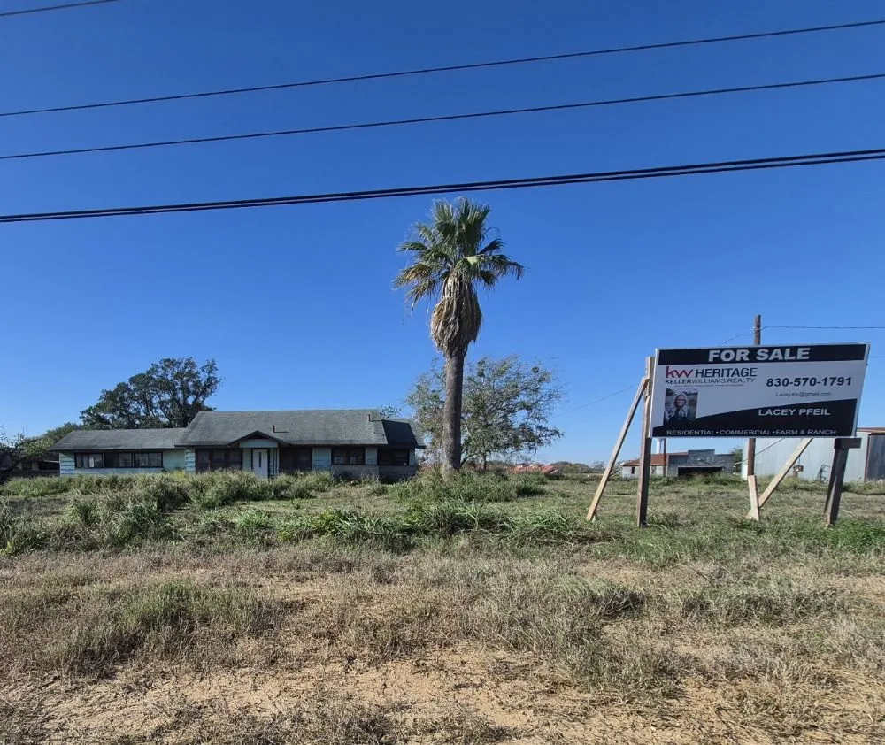 Reliable landscaping services with custom design in Floresville, TX by South Cross Pro Mowing Service