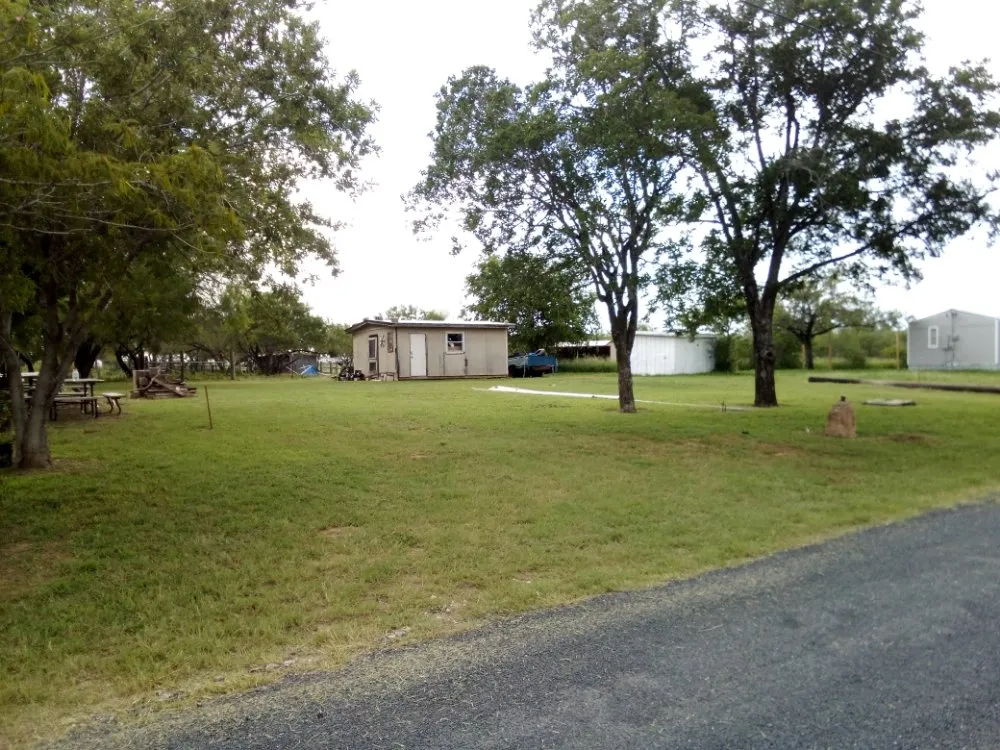 Top-rated landscaping services in Floresville, TX by South Cross Pro Mowing Service