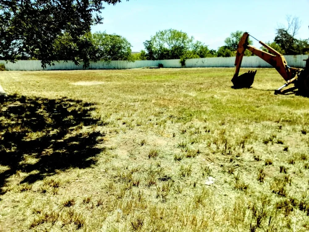 Top-rated lawn care service for year-round maintenance across Floresville, TX - South Cross Pro Mowing Service
