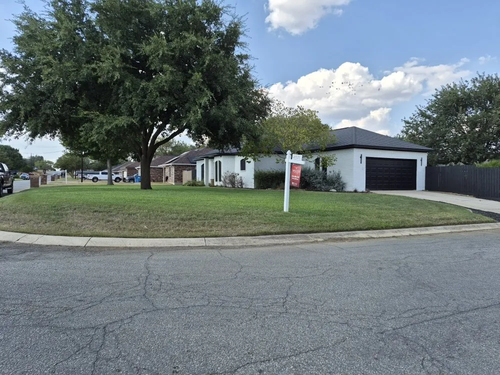 Top-rated landscape design experts serving Floresville, TX - South Cross Pro Mowing Service