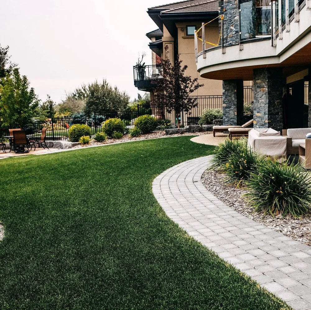 Professional garden landscaping experts serving Orlando, FL - South Eola Lawn Care