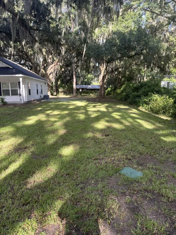 Affordable yard cleanup service for beautiful yards across Midway, GA - South Georgia Landscaping & Maintenance