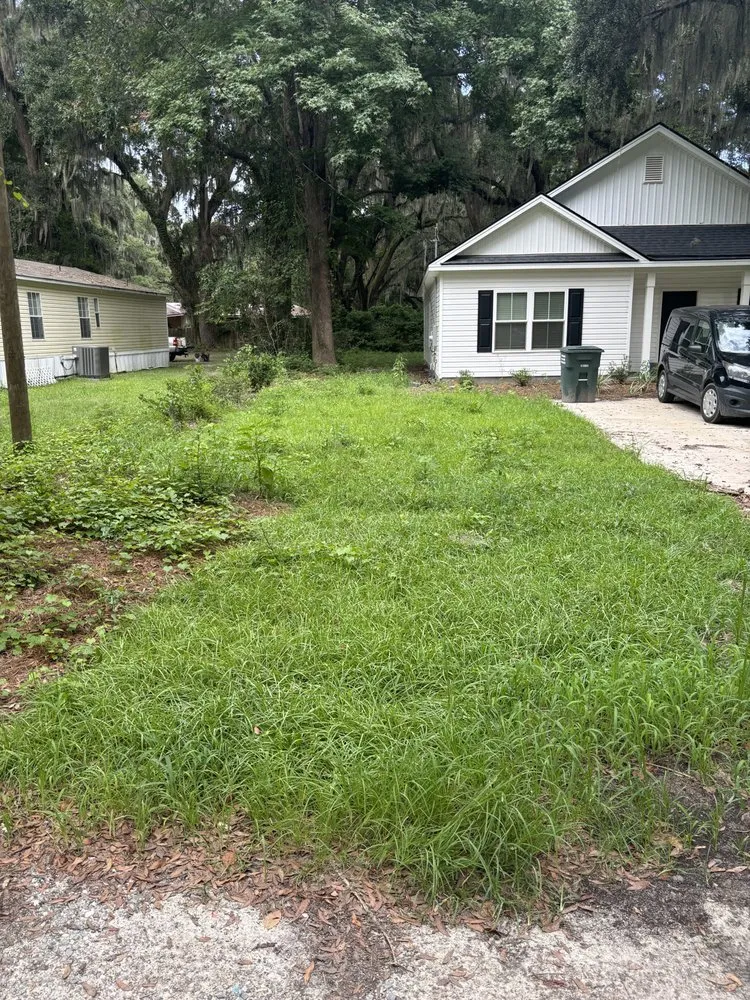 Expert yard maintenance for beautiful yards in Midway, GA by South Georgia Landscaping & Maintenance