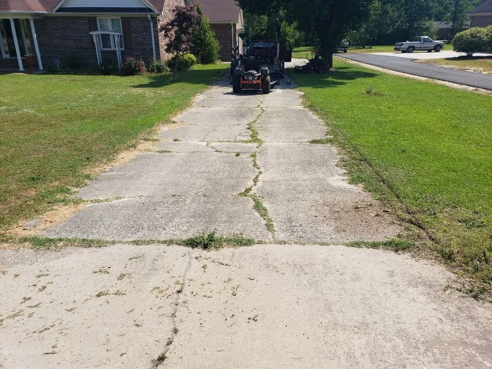 Trusted lawn care service in Raeford, NC - South Montanez Lawn Care