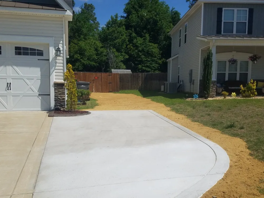 Professional garden landscaping experts serving Raeford, NC - South Montanez Lawn Care