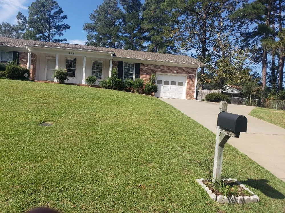 Affordable lawn mowing service in Raeford, NC - South Montanez Lawn Care