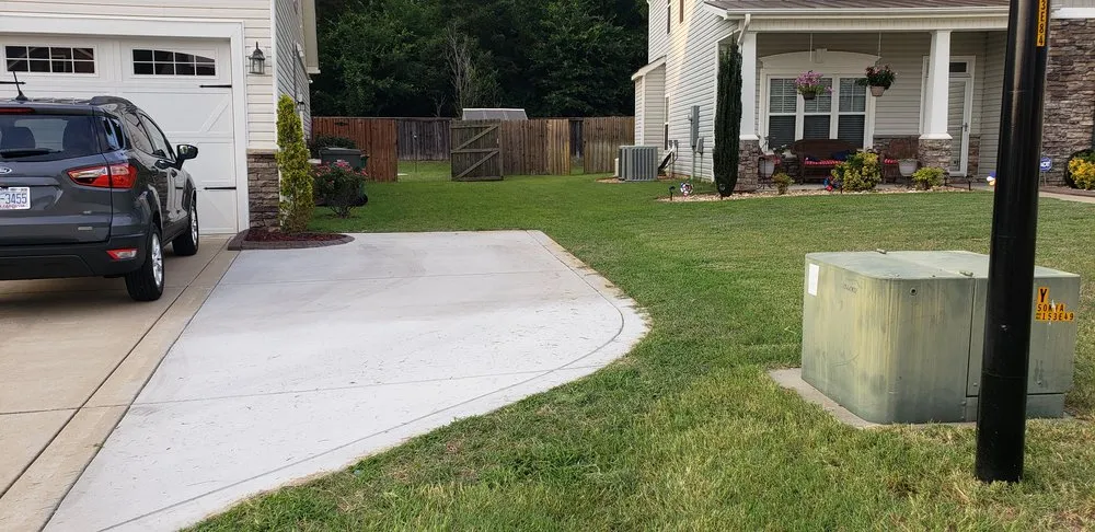 Affordable lawn care service for homes in Raeford, NC by South Montanez Lawn Care