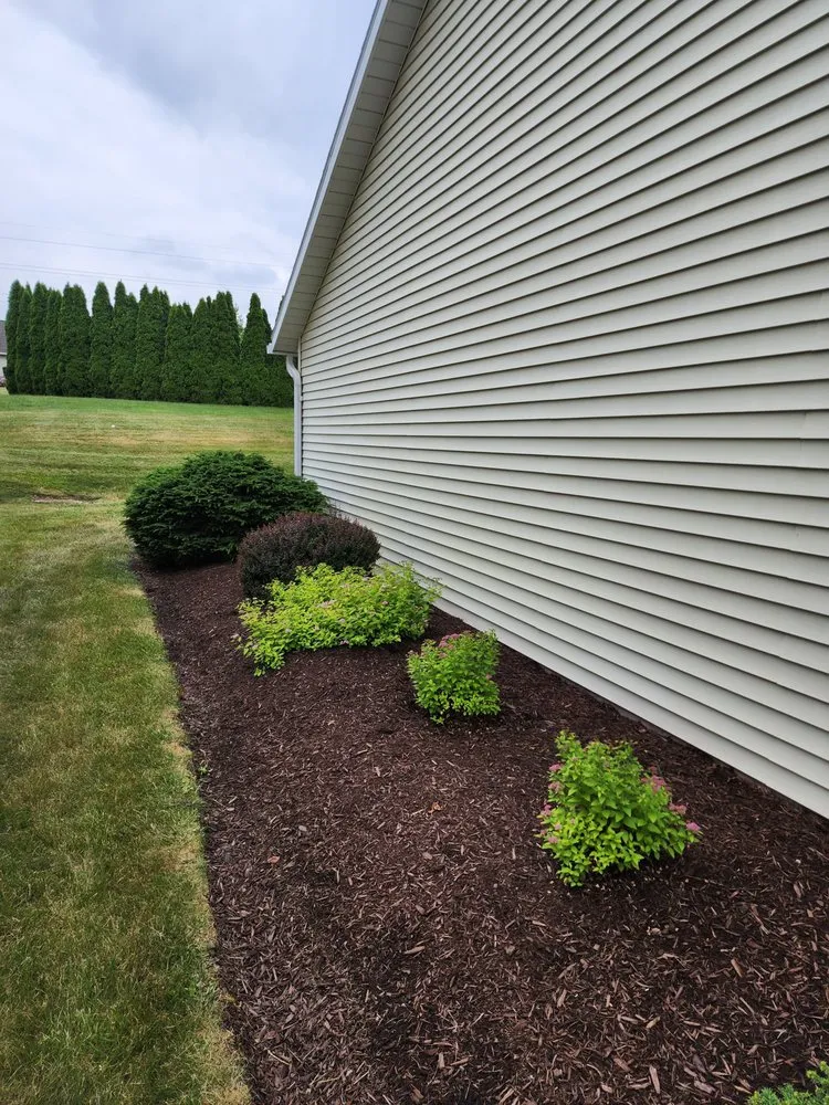 Professional outdoor landscaping experts serving Mansfield, OH - South Of Saturn Landscapes