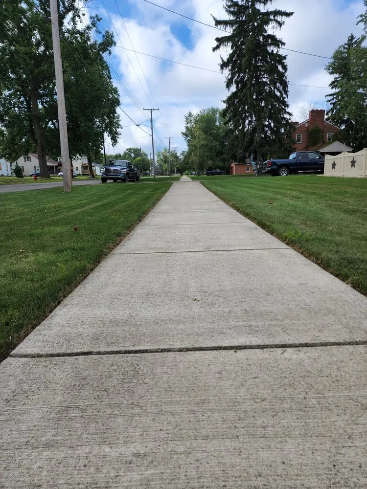 Trusted lawn mowing service in Mansfield, OH - South Of Saturn Landscapes