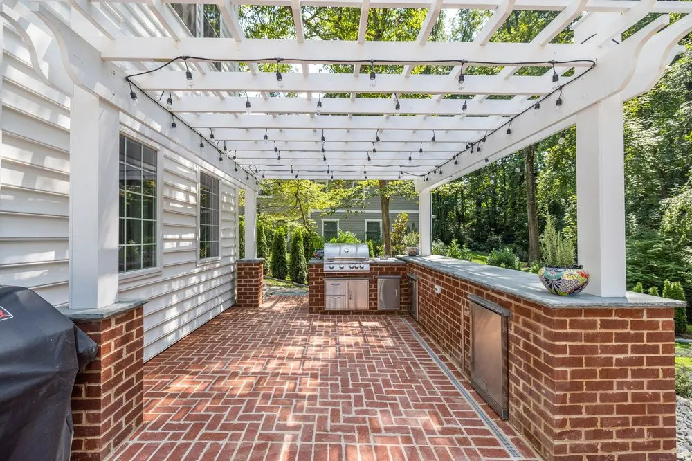 Top-rated yard maintenance for residential properties in Woodbridge, VA by South Side Specialties Landscape & Design