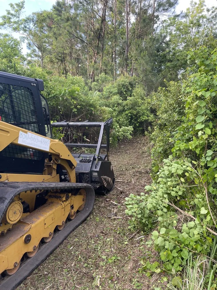 Custom lawn care service in Milton, FL by Southeast Land Clearing