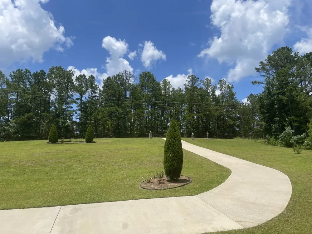 Professional residential landscaping experts serving Meridian, MS - Southeastern Lawn & Land