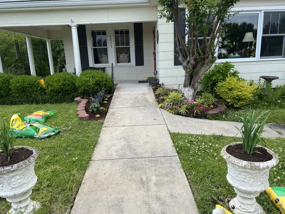 Trusted lawn care service in Meridian, MS by Southeastern Lawn & Land