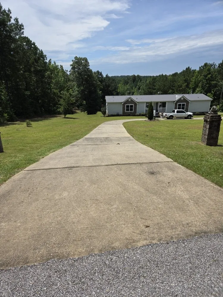 Affordable lawn care service experts serving Meridian, MS - Southeastern Lawn & Land