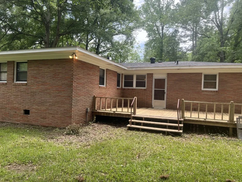 Custom landscape installation experts serving Meridian, MS - Southeastern Lawn & Land