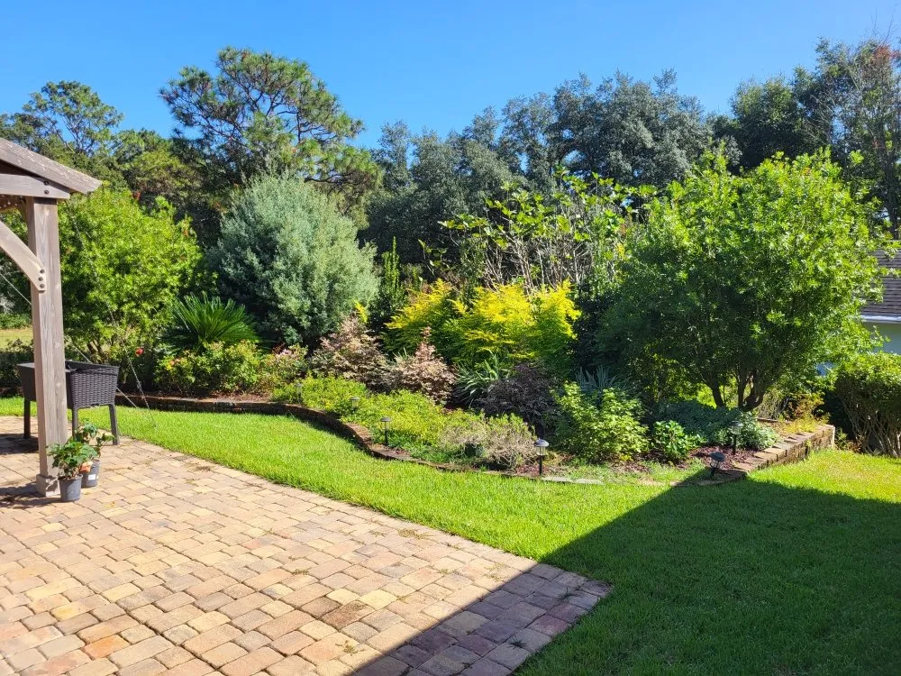 Professional outdoor landscaping in Pensacola, FL by Southerlandscaping