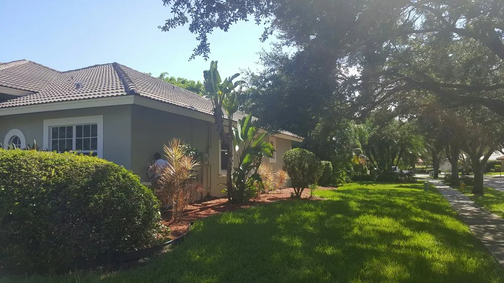 Top-rated lawn mowing service experts serving Lighthouse Point, FL - Southern Arbor Services