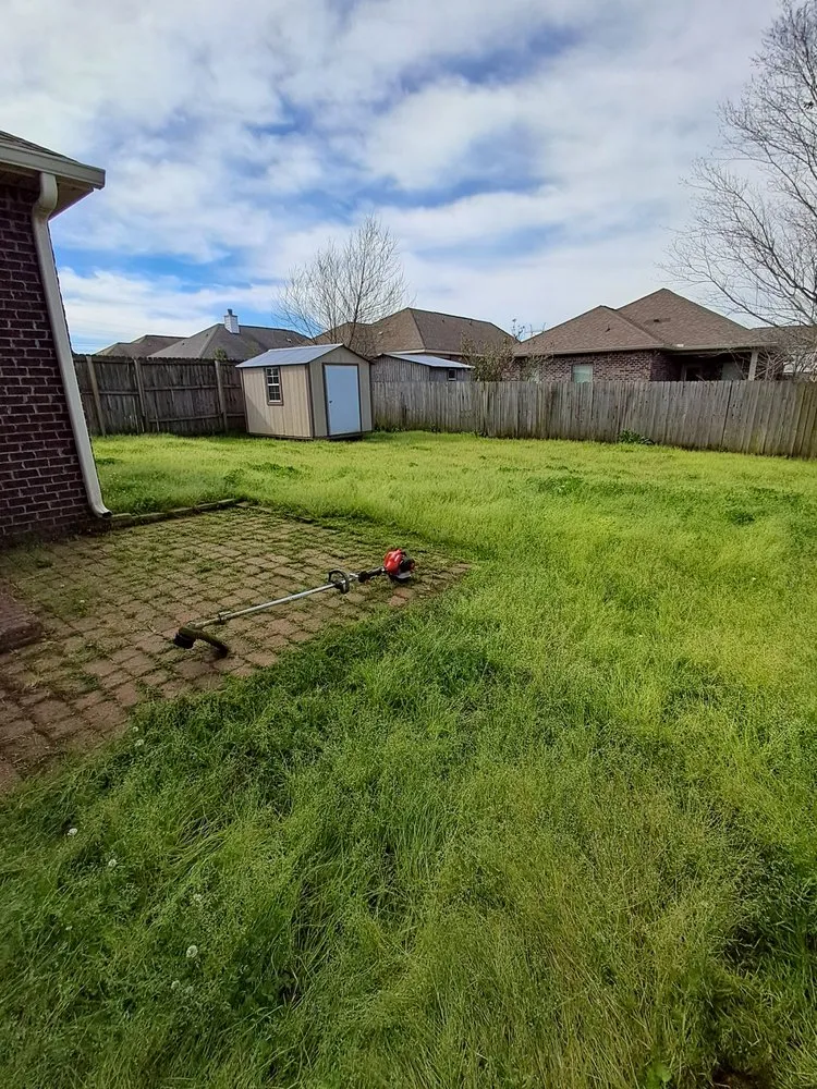 Affordable garden landscaping for residential properties in Moss Point, MS by Southern cleaning solutions