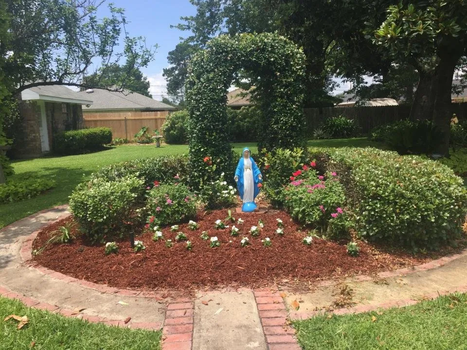 Trusted lawn care service experts serving prairieville, LA - Southern Elegance Lawn and Garden