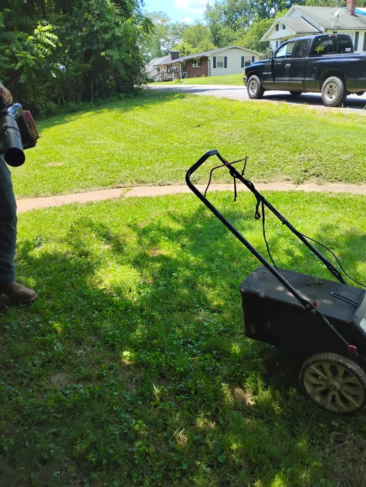 Affordable lawn mowing service experts serving North Wilkesboro, NC - Southern Grass Service