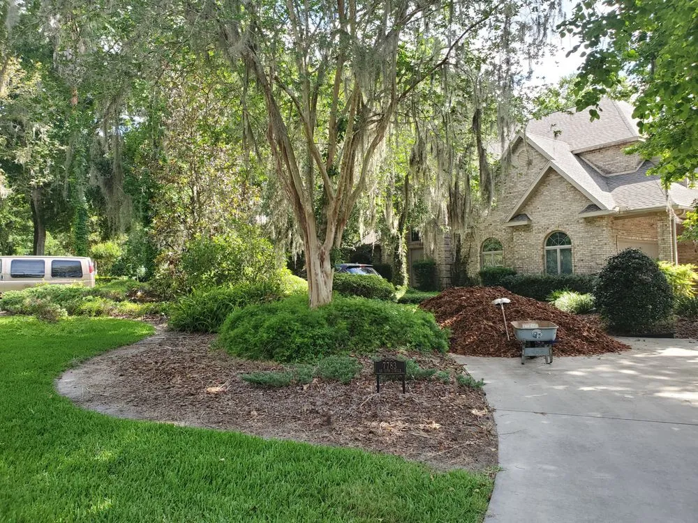 Custom lawn care service experts serving Silver Springs, FL - Southern Kings