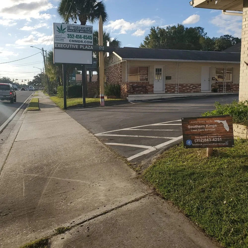 Affordable yard cleanup service for residential properties in Silver Springs, FL by Southern Kings