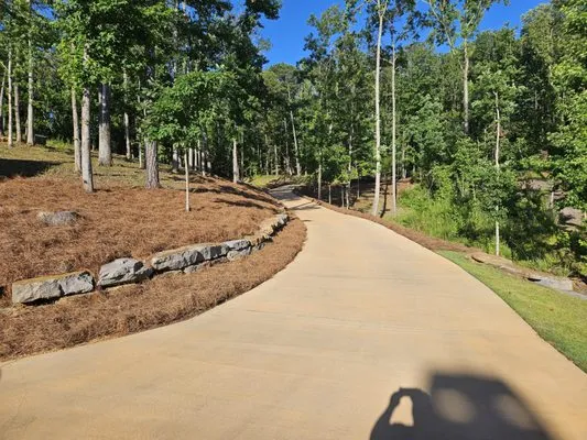 Southern Lakes Lawn Sculpting Logo