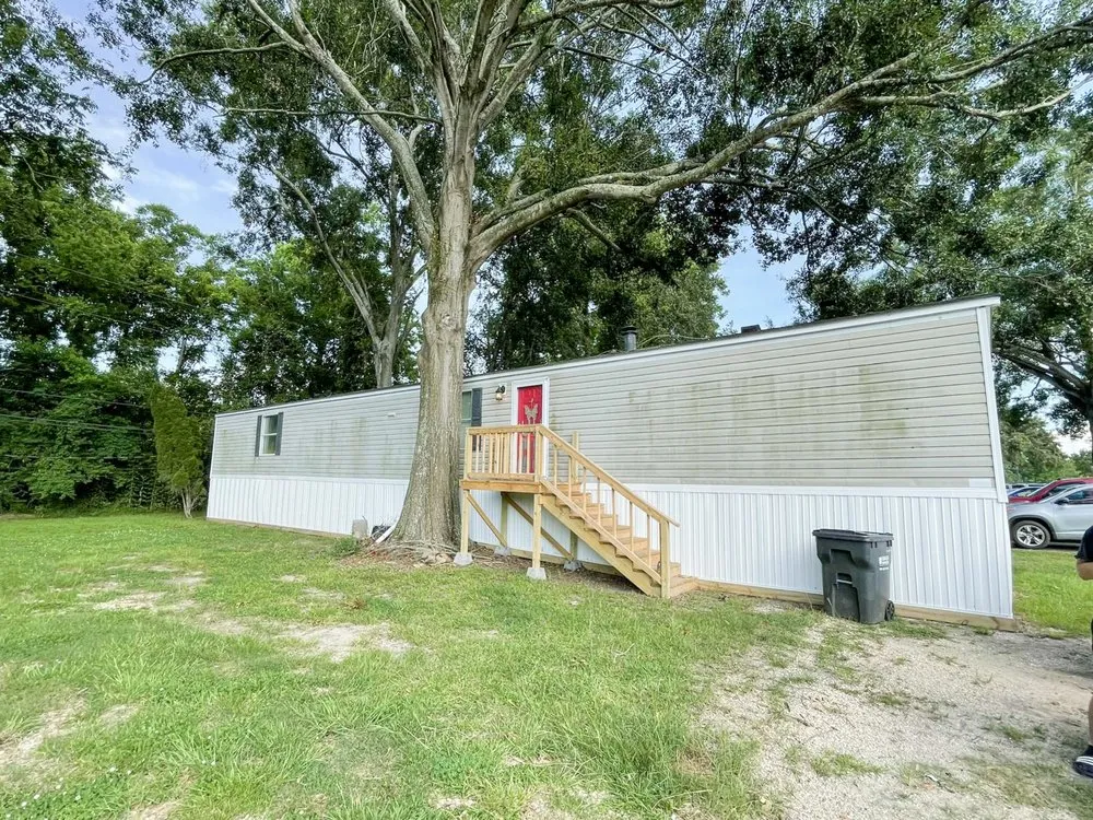 Custom lawn care service for outdoor upgrades across Gonzales, LA - Southern Land Innovations