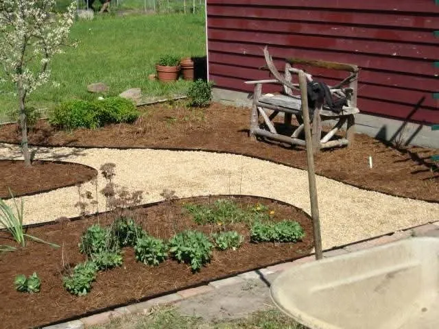 Custom yard cleanup service in Suffolk, VA by Southern Landscaping