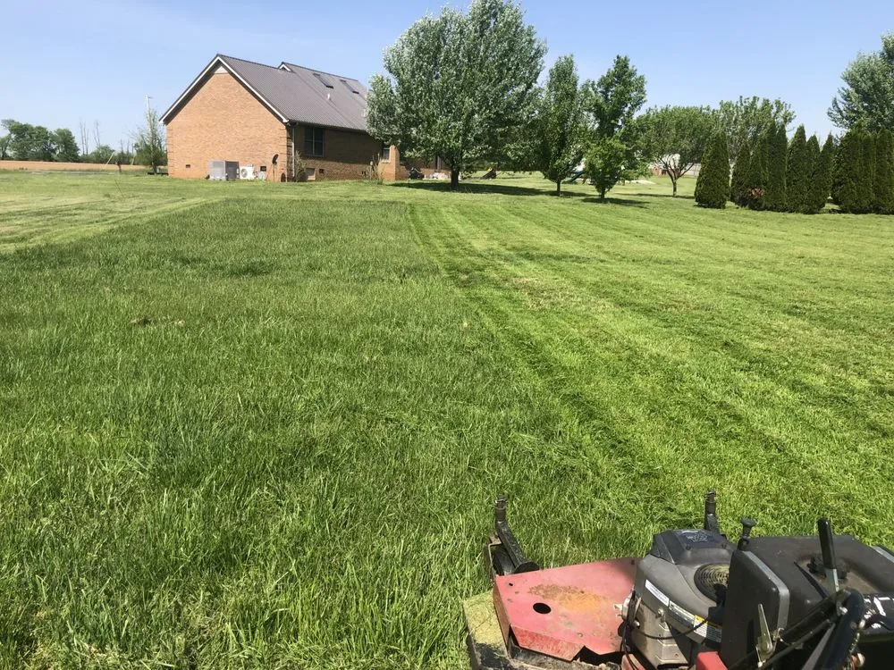 Professional yard maintenance for homes across Hopkinsville, KY - Southern Lawn Maintaince