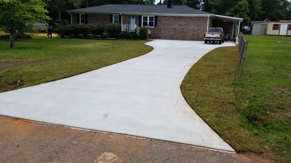 Professional lawn mowing service experts serving Thomaston, GA - Southern Lawn Management