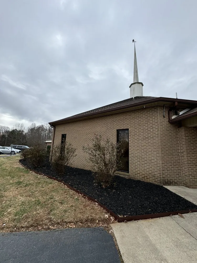 Reliable yard cleanup service in Oak Ridge, NC by Southern Lawns Maintenance and Care