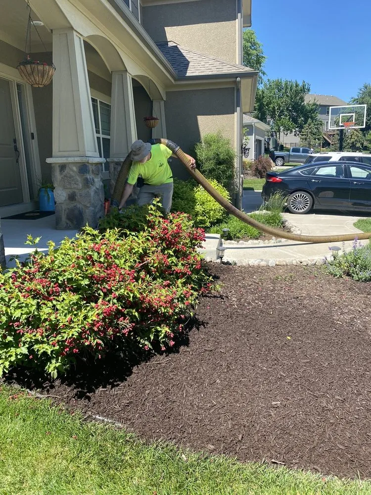 Local landscape installation in Smithville, MO - Southern Mulch and Soil