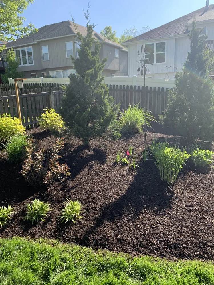 Top-rated lawn mowing service for beautiful yards across Smithville, MO - Southern Mulch and Soil