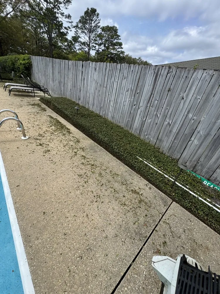 Custom yard maintenance in Mobile, AL by Southern Oak Landscaping