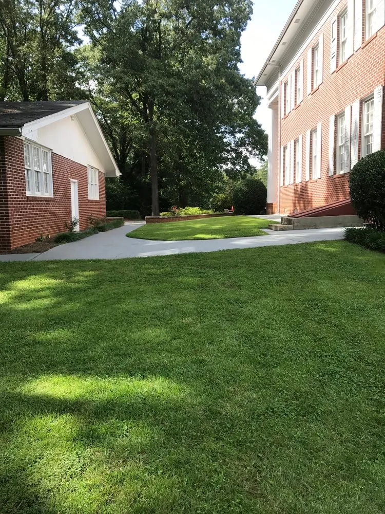 Top-rated lawn mowing service in Fayetteville, GA by Southern Oaks Lawn Care