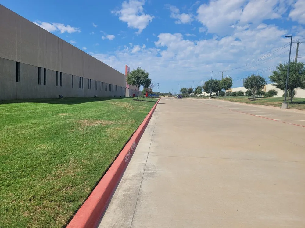 Reliable garden landscaping for residential properties in waxahachie, TX by Southern Pine Mowing