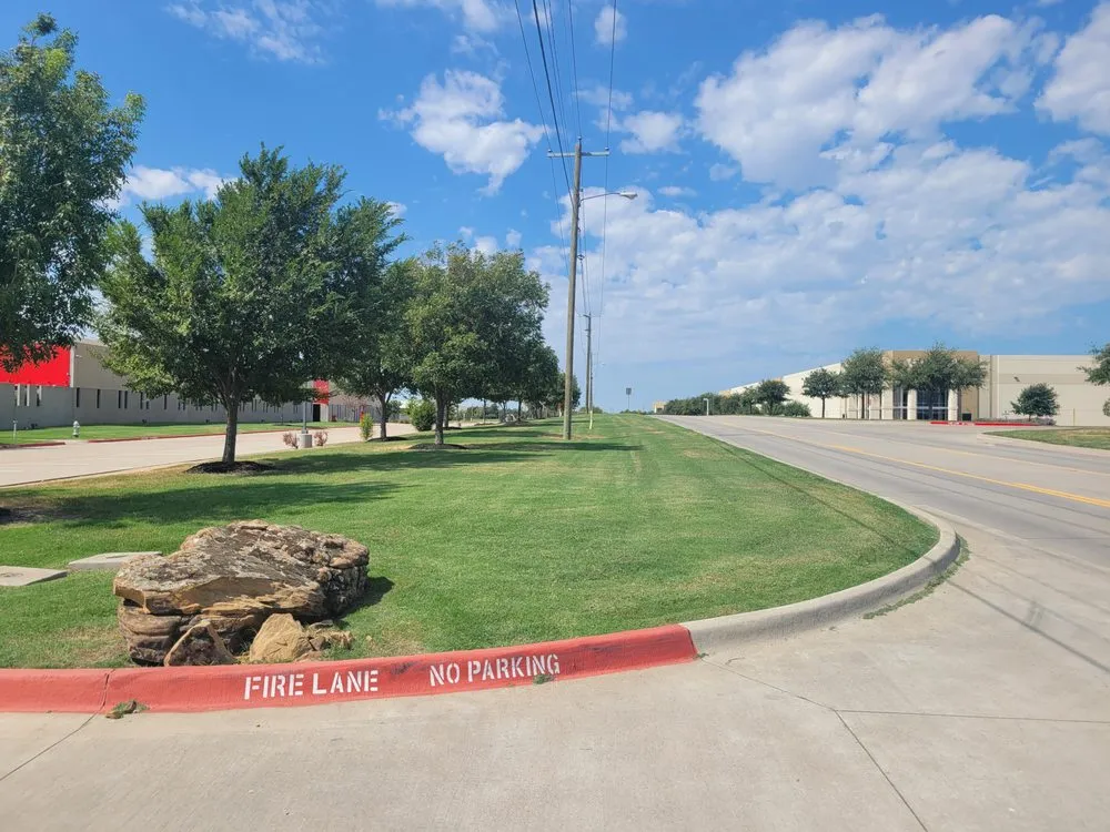 Top-rated lawn care service for residential properties across waxahachie, TX - Southern Pine Mowing