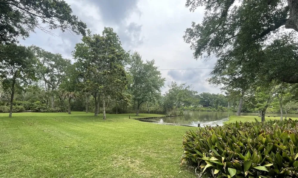 Custom outdoor landscaping in Gulf Shores, AL - Southern Precision Cuts