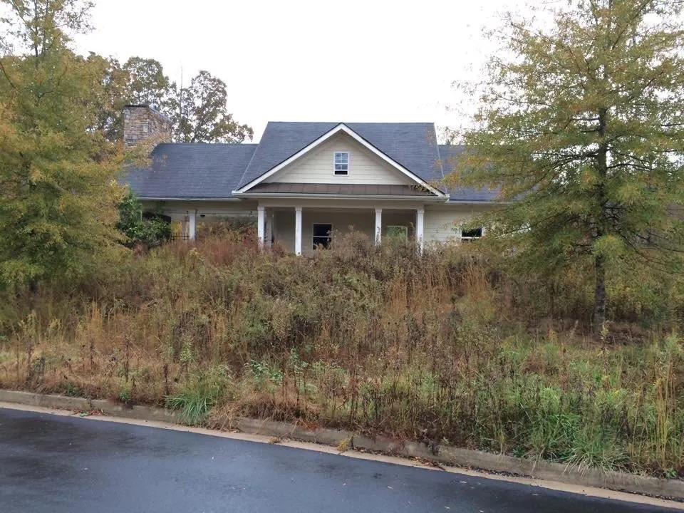 Affordable yard maintenance in Acworth, GA by Southern Roots Landscaping