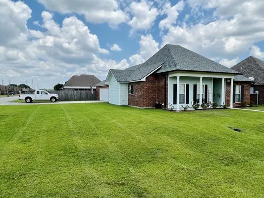 Southern Roots Lawn Maintenance Logo