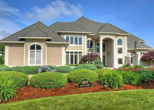 Affordable yard maintenance in La Grange, KY by Southern Scenery