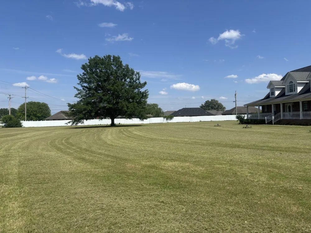 Custom lawn mowing service near you in Florence, AL by Southern Service