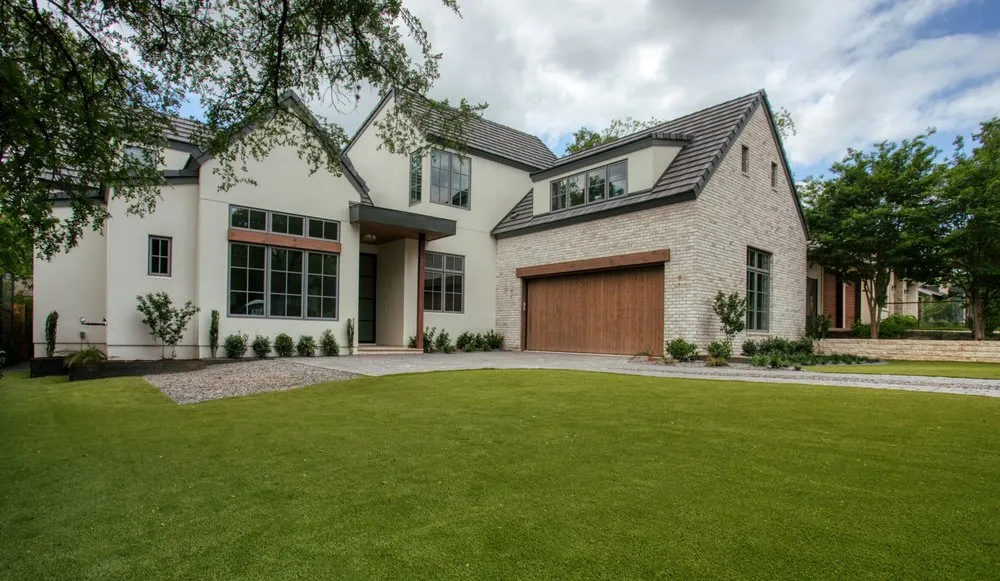 Top-rated landscaping services in Jacksonville Beach, FL by Southern Turf