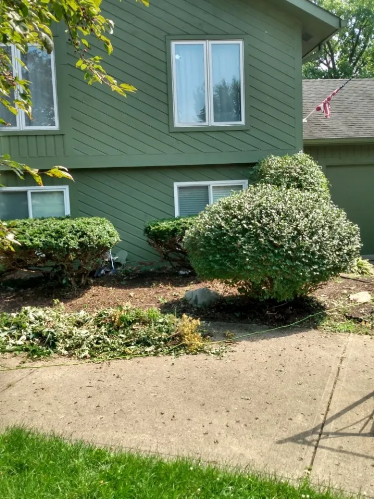 Top-rated garden landscaping experts serving Brownsburg, IN - Southward & Sons Landscaping