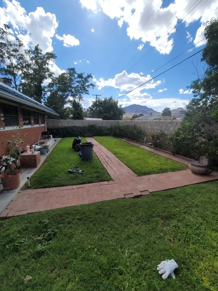 Expert lawn mowing service experts serving El Paso, TX - SouthWest Lawn & Garden Pool Services